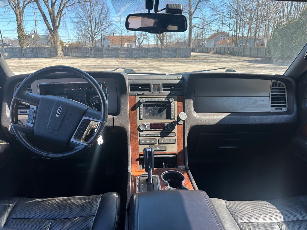 2014 Lincoln Navigator Image 18