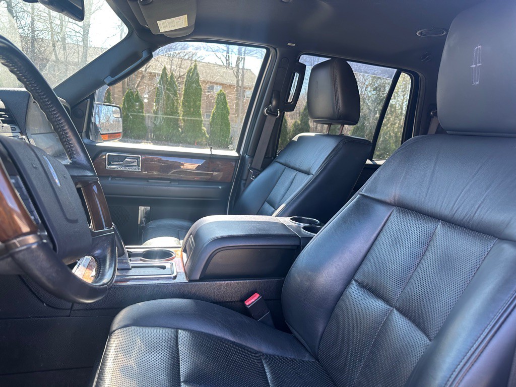 2014 Lincoln Navigator Image 19