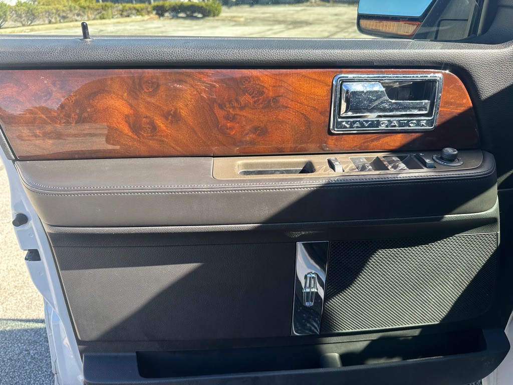 2014 Lincoln Navigator Image 21