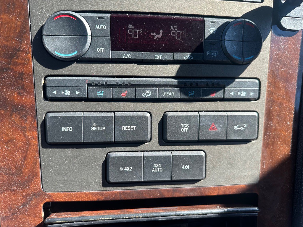 2014 Lincoln Navigator Image 22