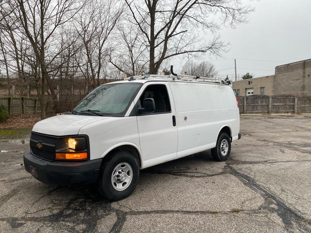 2016 Chevrolet Express Image 1
