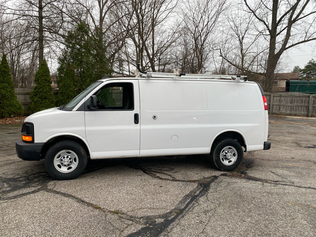 2016 Chevrolet Express Image 2