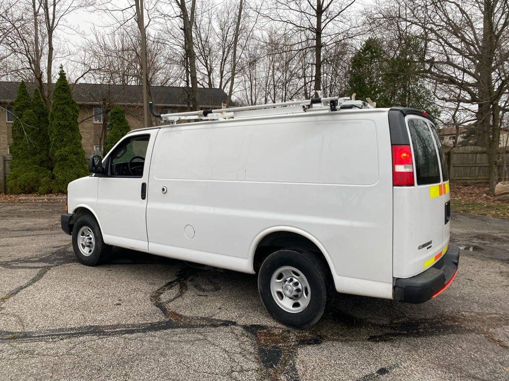2016 Chevrolet Express Image 3