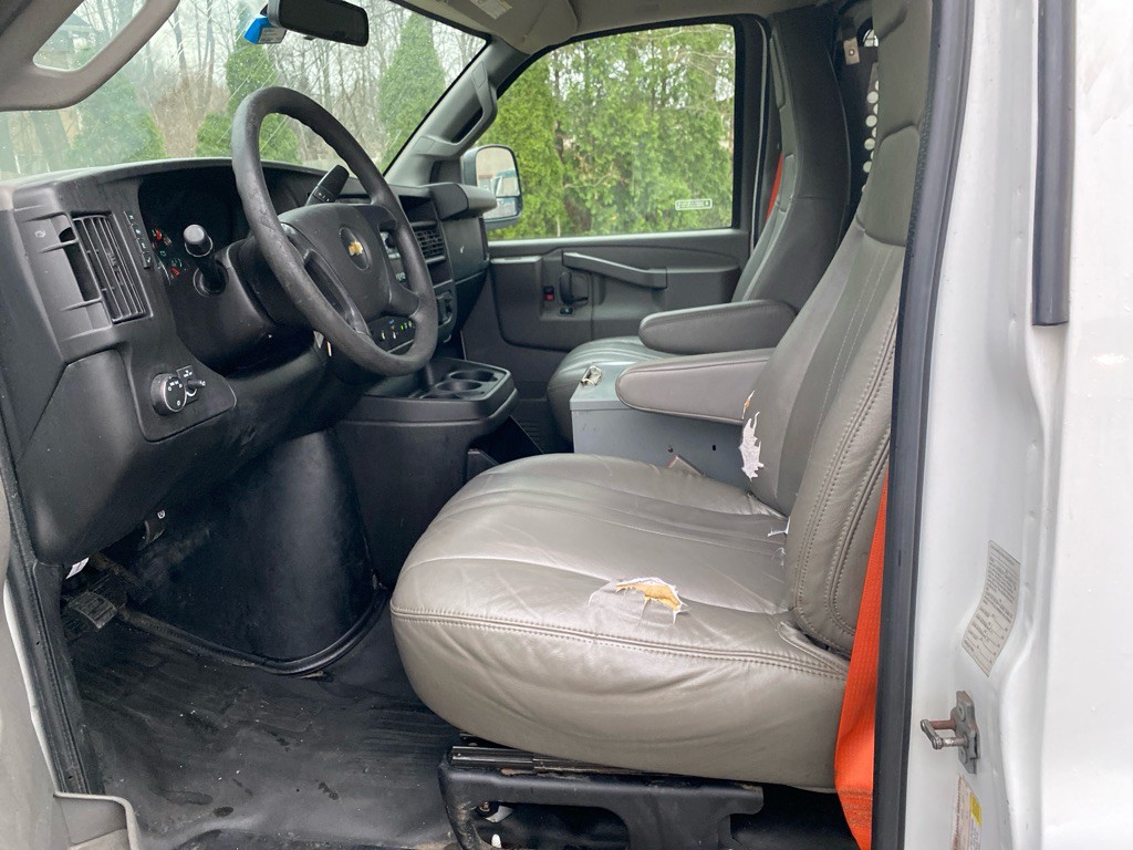 2016 Chevrolet Express Image 9