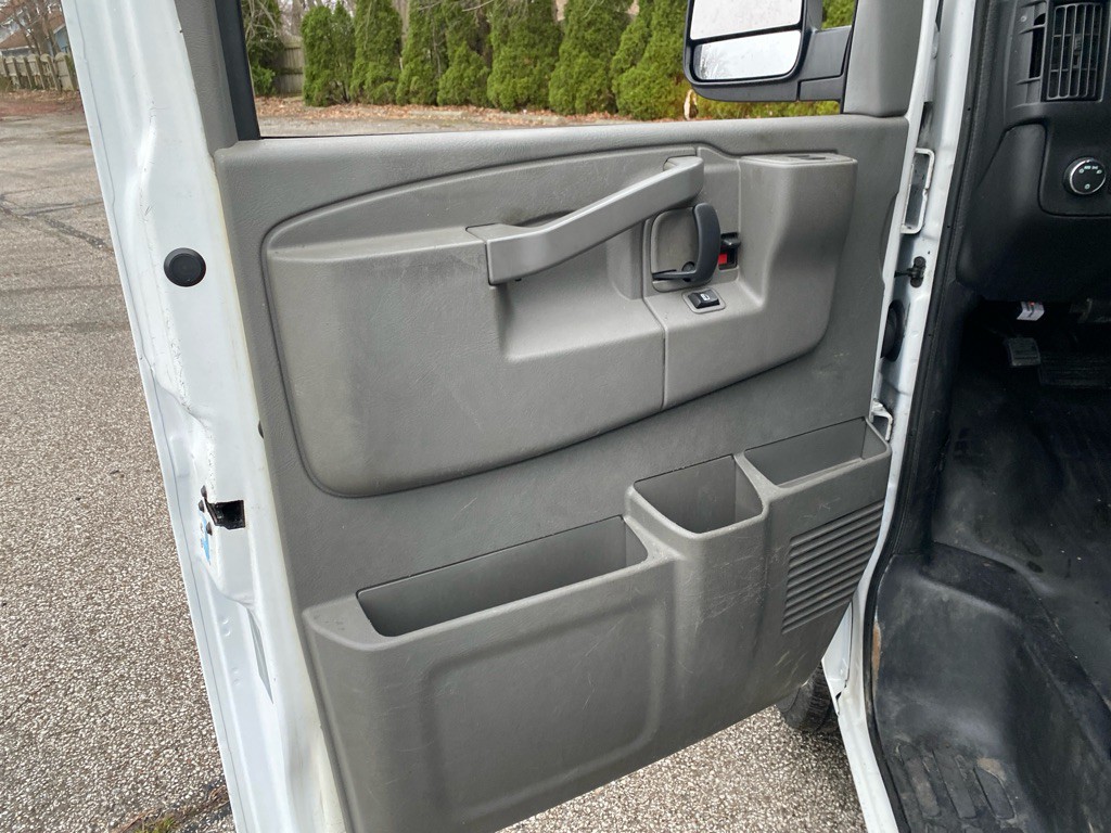 2016 Chevrolet Express Image 10