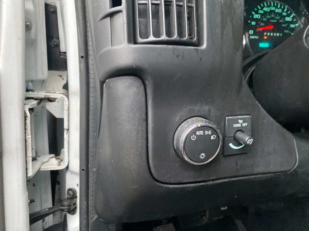 2016 Chevrolet Express Image 11