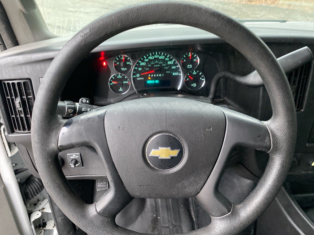 2016 Chevrolet Express Image 12