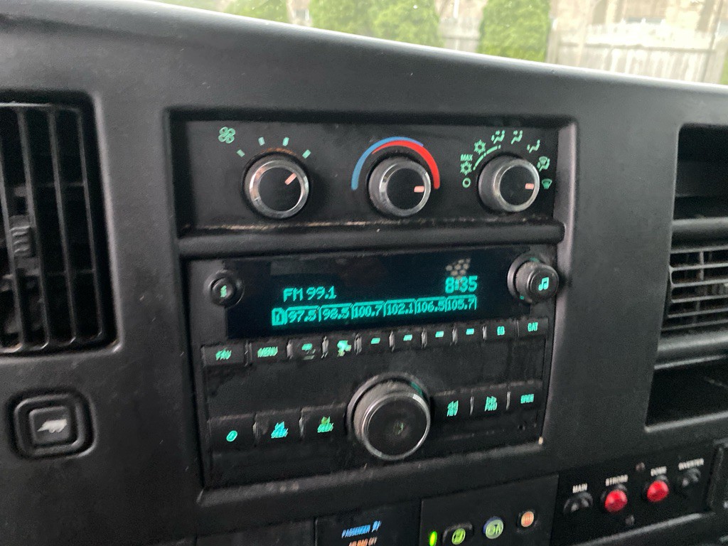 2016 Chevrolet Express Image 14