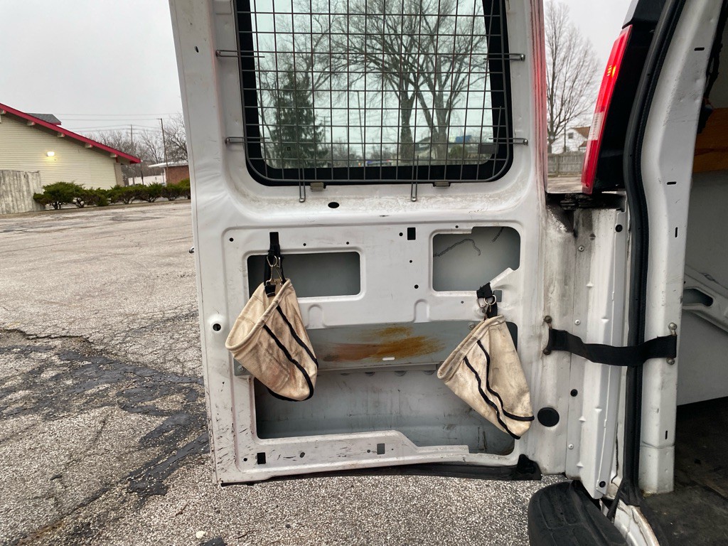 2016 Chevrolet Express Image 19