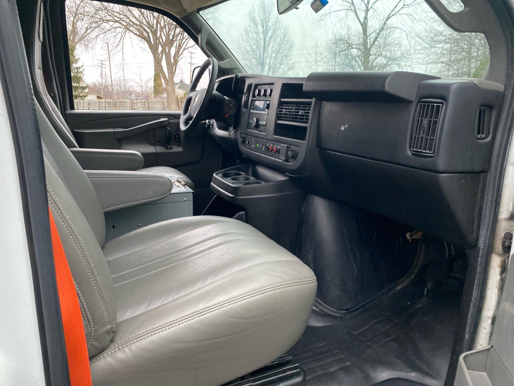 2016 Chevrolet Express Image 24