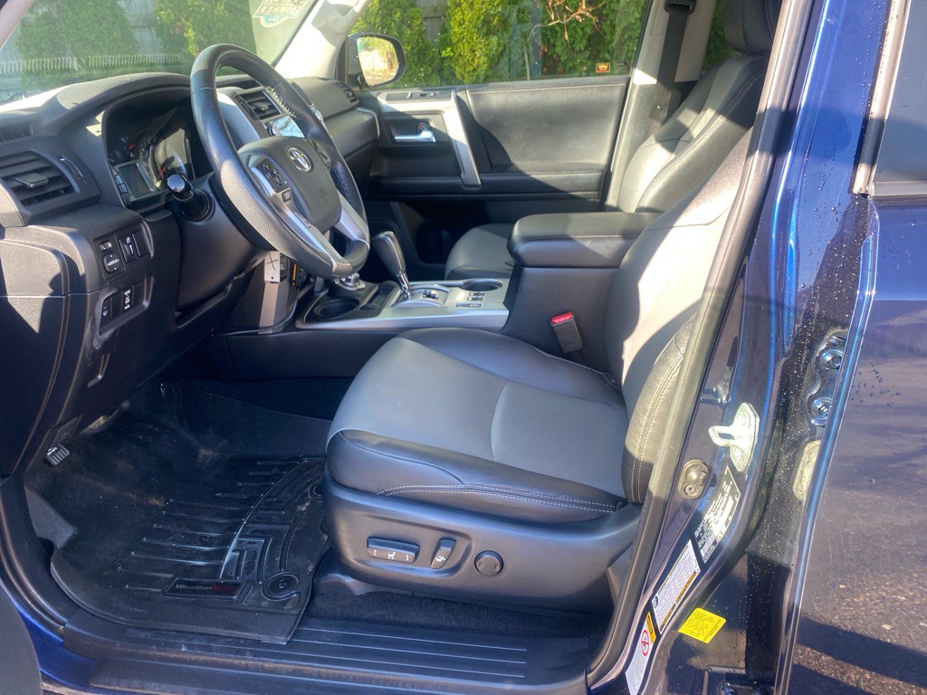 2017 Toyota 4Runner Image 10