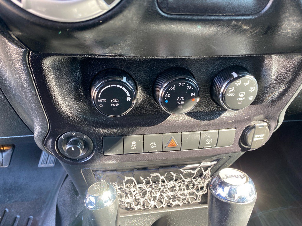 2015 Jeep Wrangler Unlimited Image 14