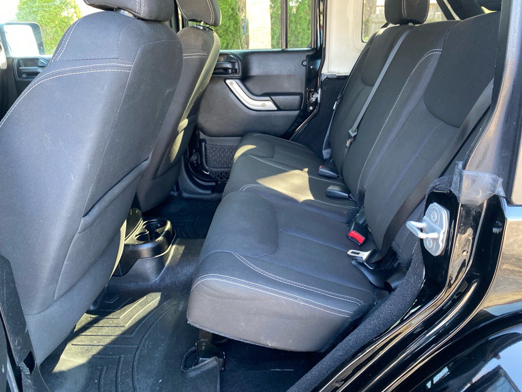2015 Jeep Wrangler Unlimited Image 16