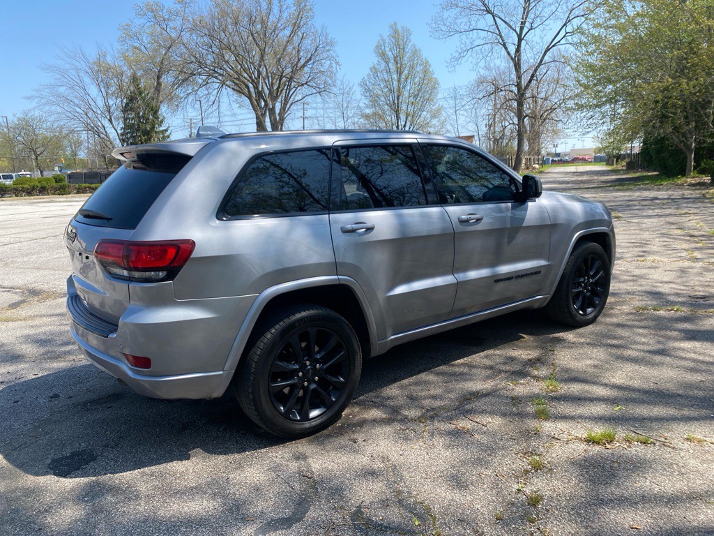 2017 Jeep Grand Cherokee Image 5