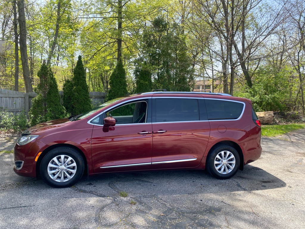 2018 Chrysler Pacifica Image 2