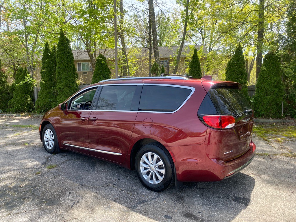 2018 Chrysler Pacifica Image 3