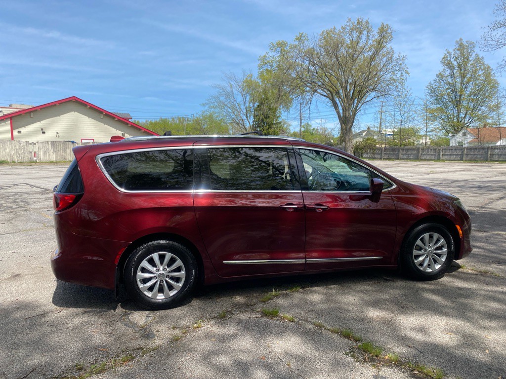 2018 Chrysler Pacifica Image 6