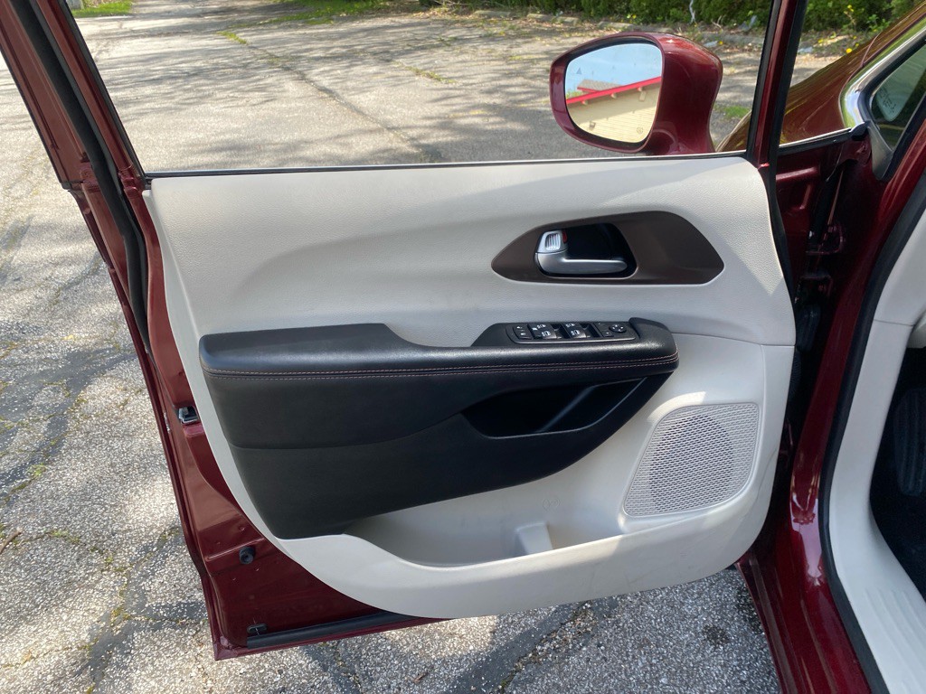 2018 Chrysler Pacifica Image 10
