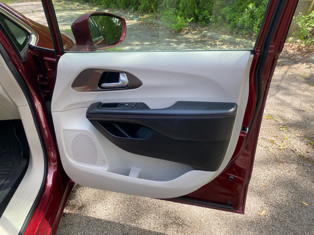 2018 Chrysler Pacifica Image 27