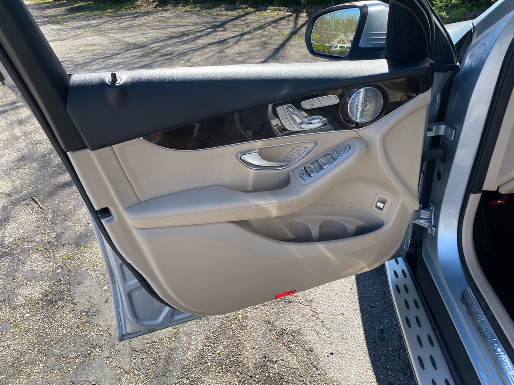 2017 Mercedes-Benz GLC-Class Image 11