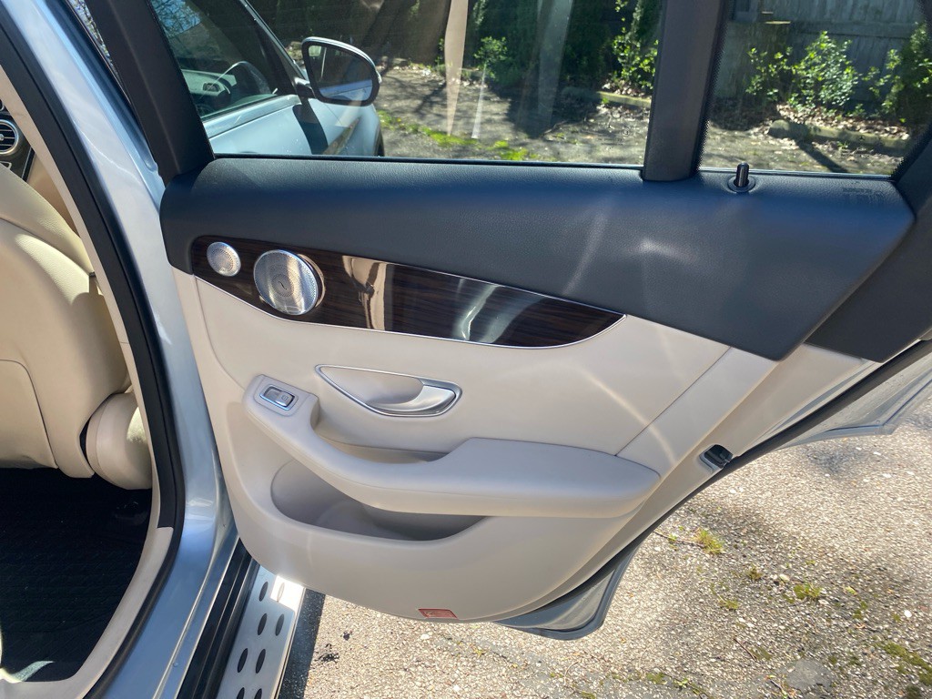 2017 Mercedes-Benz GLC-Class Image 25