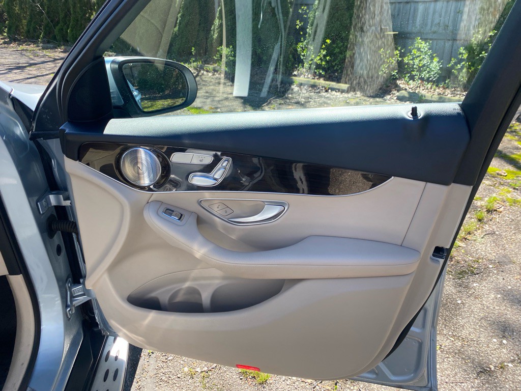 2017 Mercedes-Benz GLC-Class Image 27