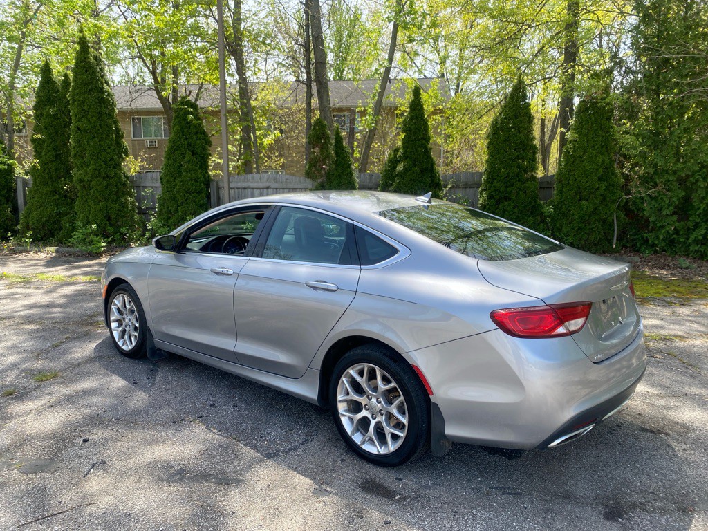 2016 Chrysler 200 Image 2