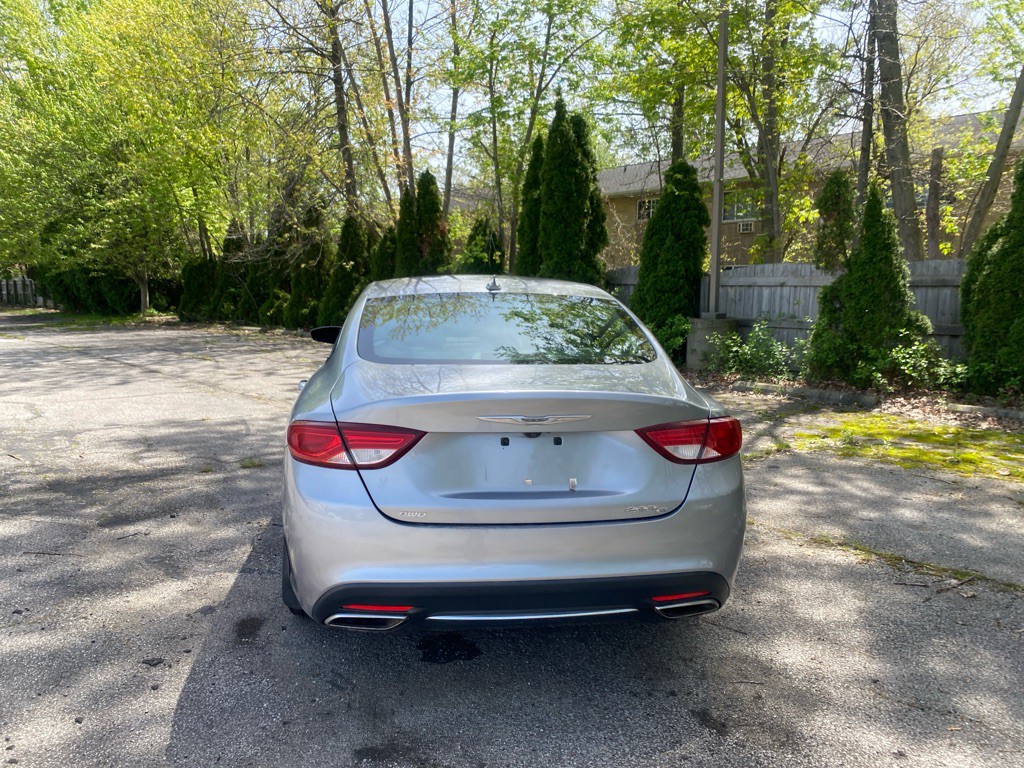 2016 Chrysler 200 Image 3