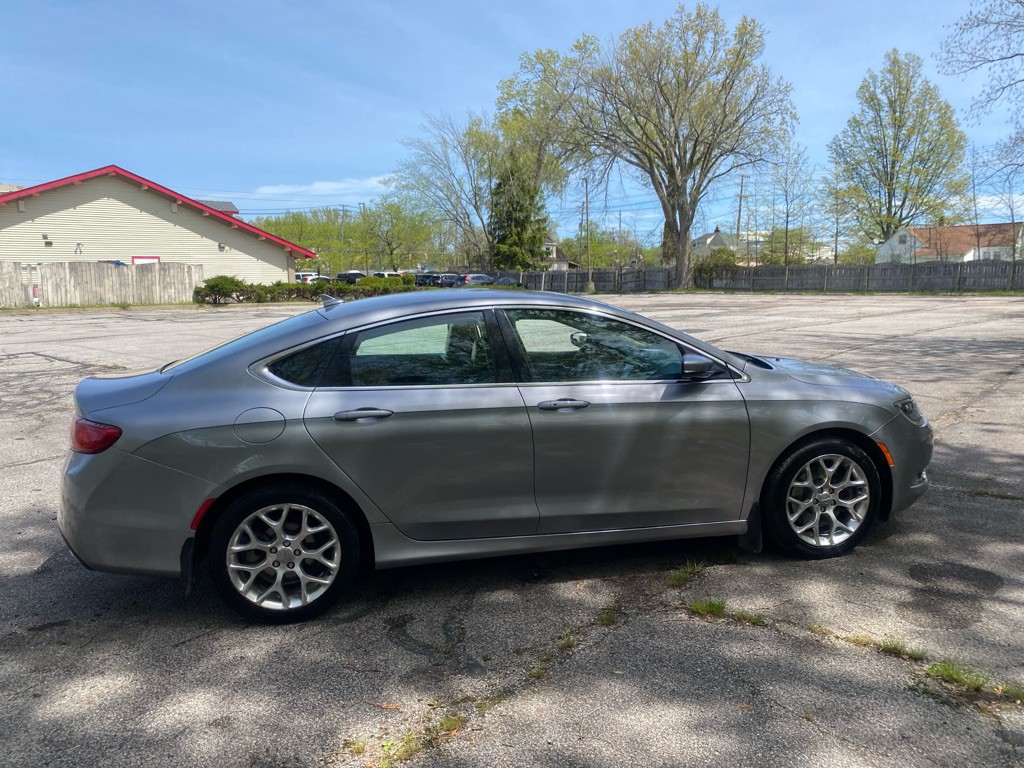 2016 Chrysler 200 Image 5