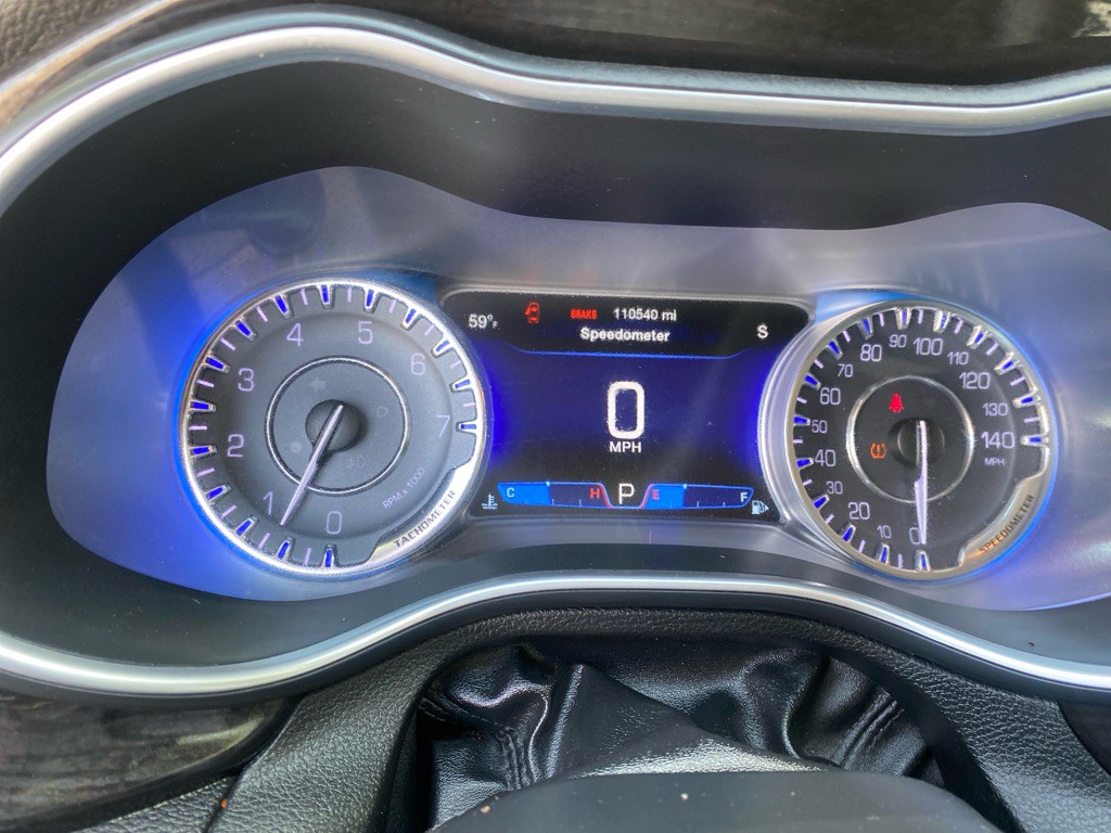 2016 Chrysler 200 Image 11