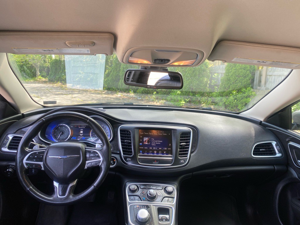 2016 Chrysler 200 Image 16