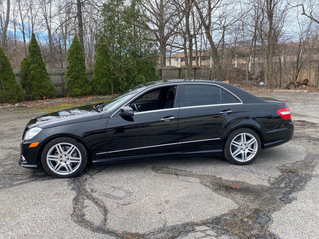 2010 Mercedes-Benz E-Class Image 2