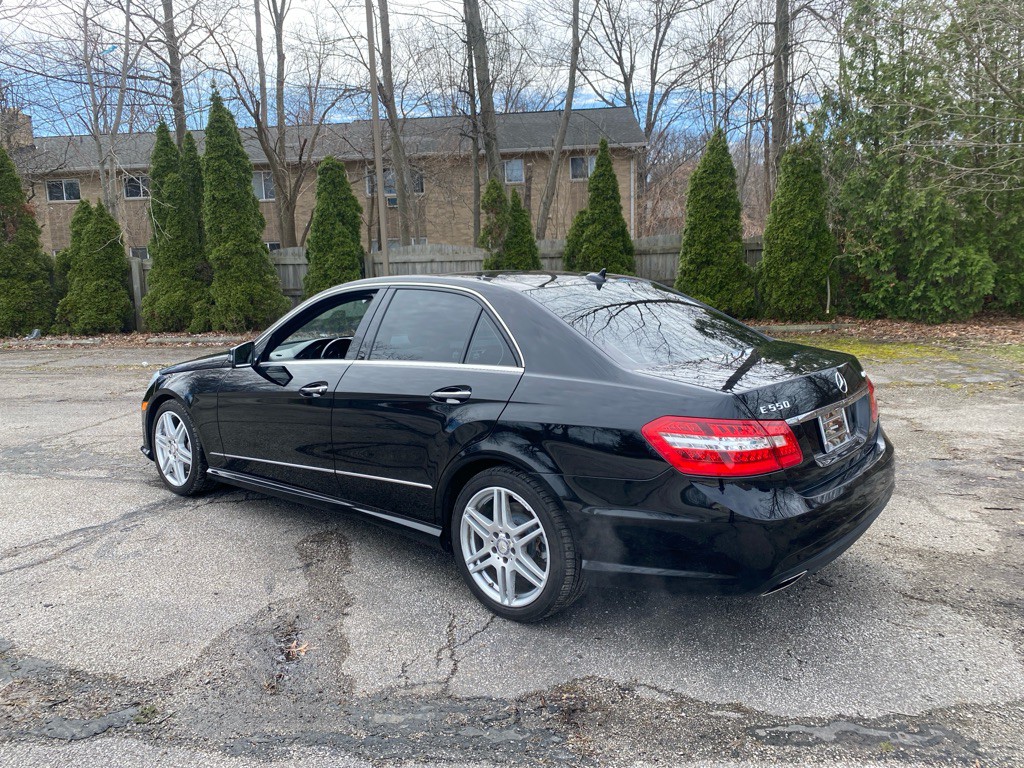 2010 Mercedes-Benz E-Class Image 3