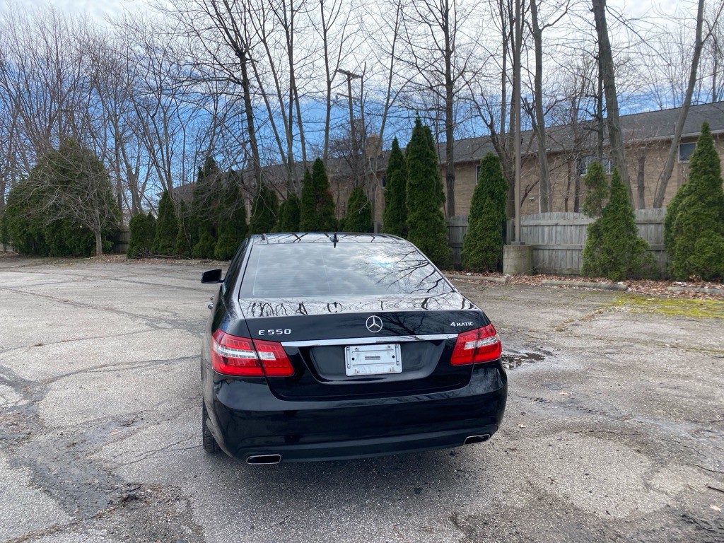 2010 Mercedes-Benz E-Class Image 4