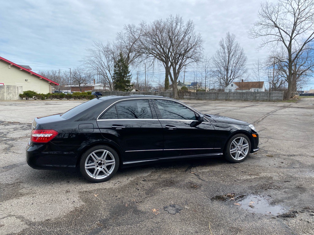 2010 Mercedes-Benz E-Class Image 6