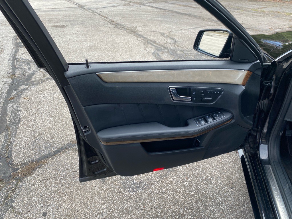 2010 Mercedes-Benz E-Class Image 11