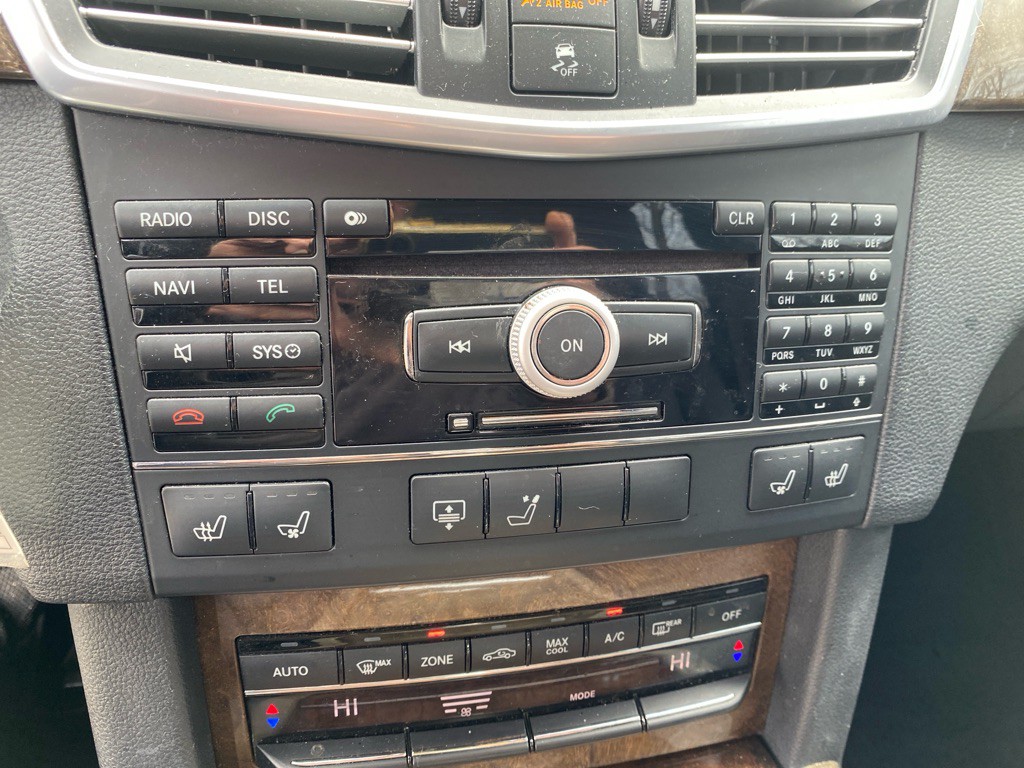 2010 Mercedes-Benz E-Class Image 17