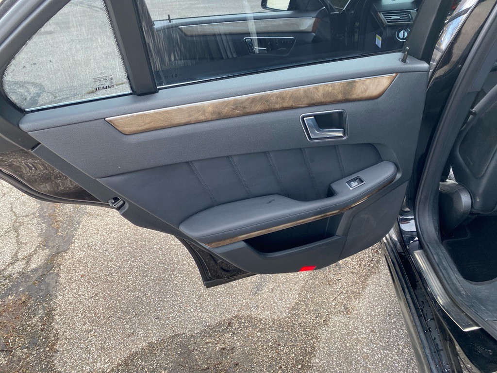 2010 Mercedes-Benz E-Class Image 22