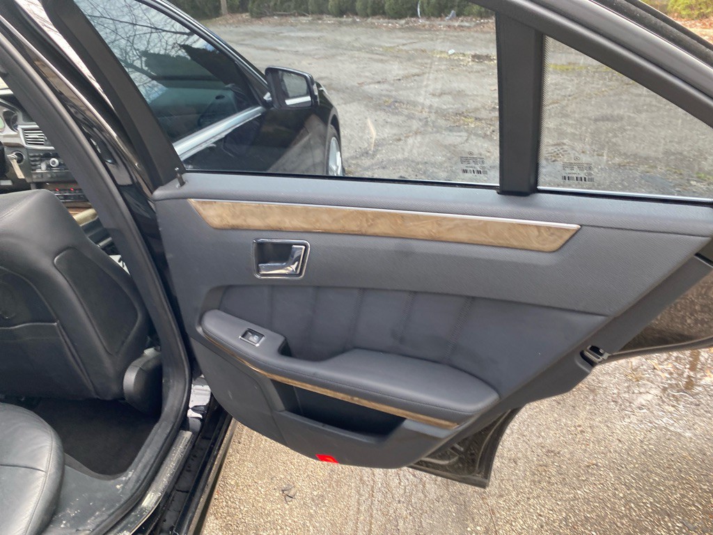 2010 Mercedes-Benz E-Class Image 25