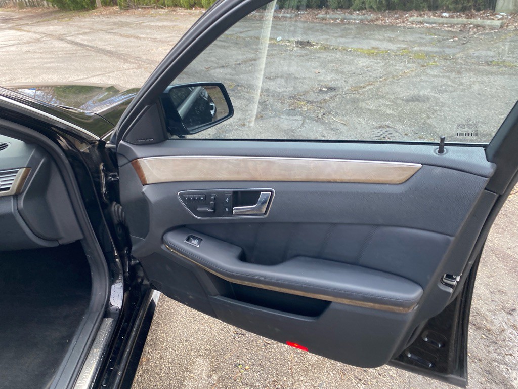 2010 Mercedes-Benz E-Class Image 27