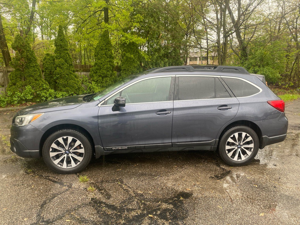 2017 Subaru Outback Image 2