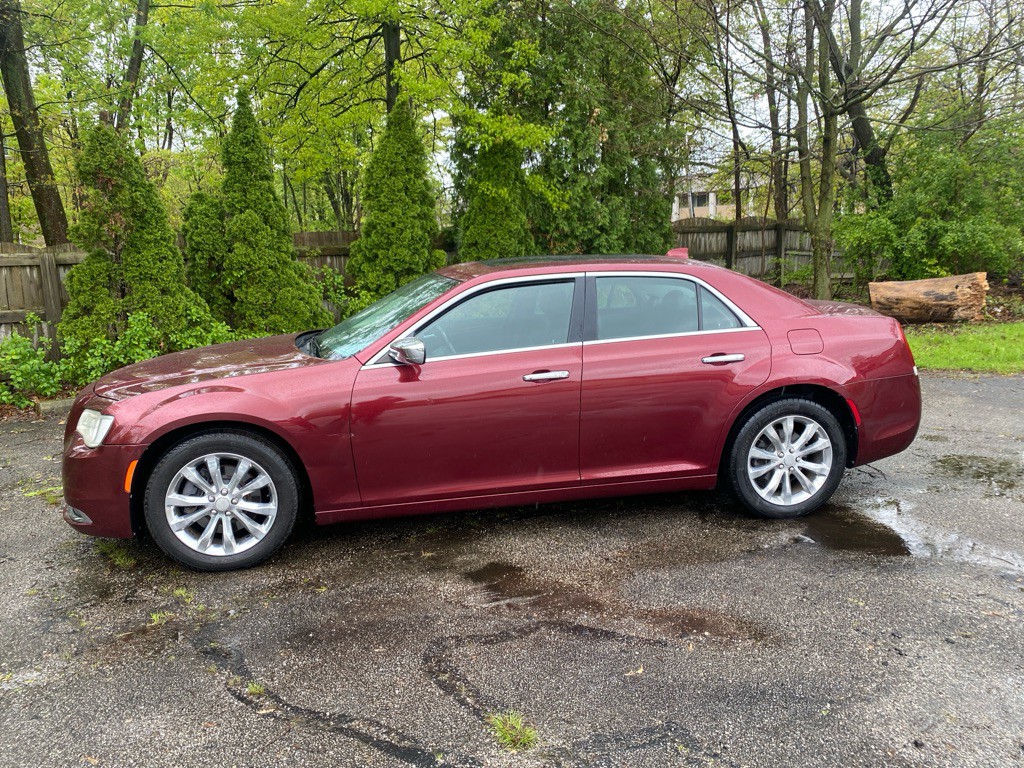 2016 Chrysler 300 Image 2