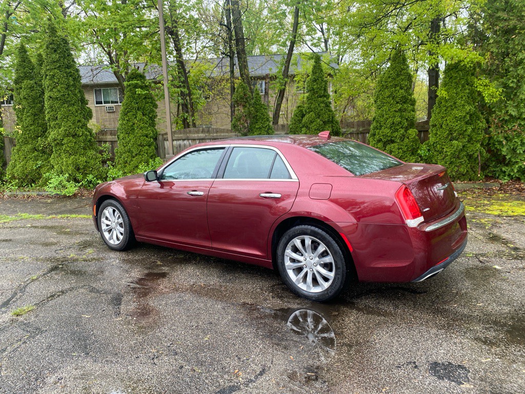 2016 Chrysler 300 Image 3