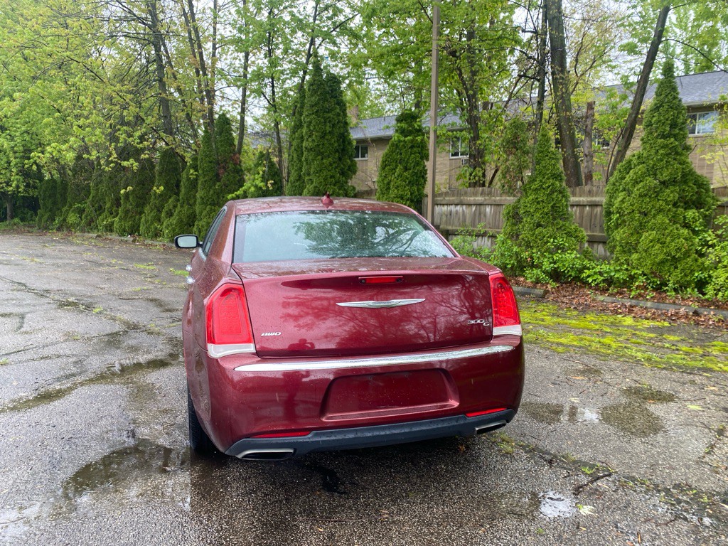 2016 Chrysler 300 Image 4