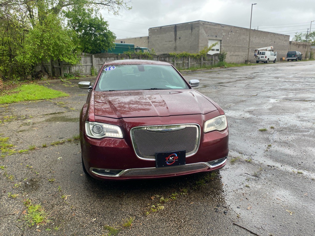 2016 Chrysler 300 Image 8