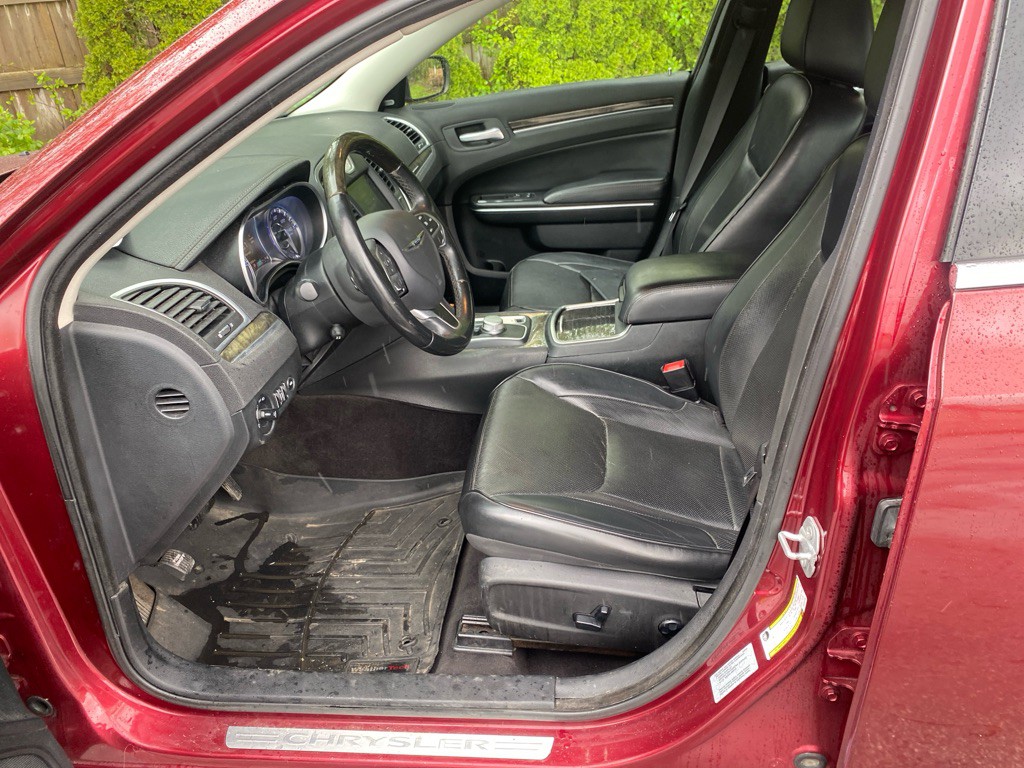 2016 Chrysler 300 Image 10