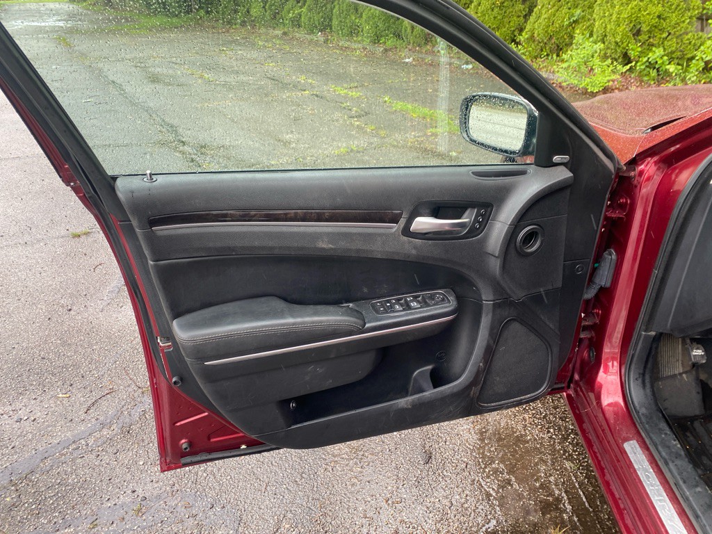 2016 Chrysler 300 Image 11