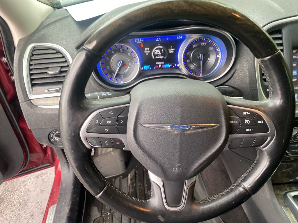 2016 Chrysler 300 Image 12