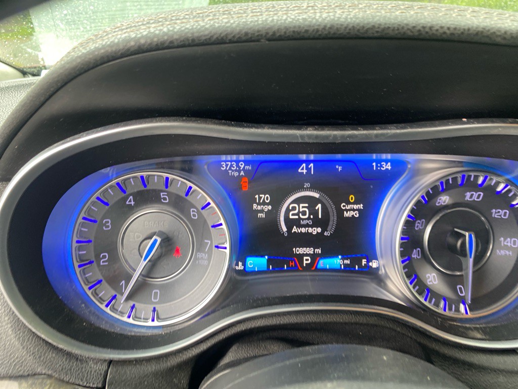 2016 Chrysler 300 Image 13