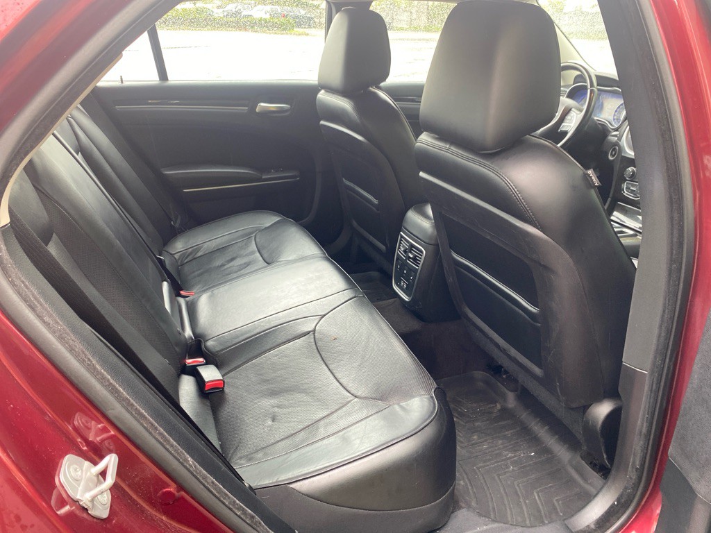2016 Chrysler 300 Image 23